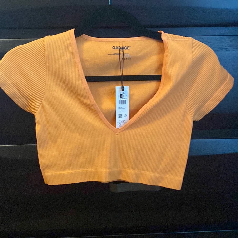 NWT Stacie seamless vneck tee